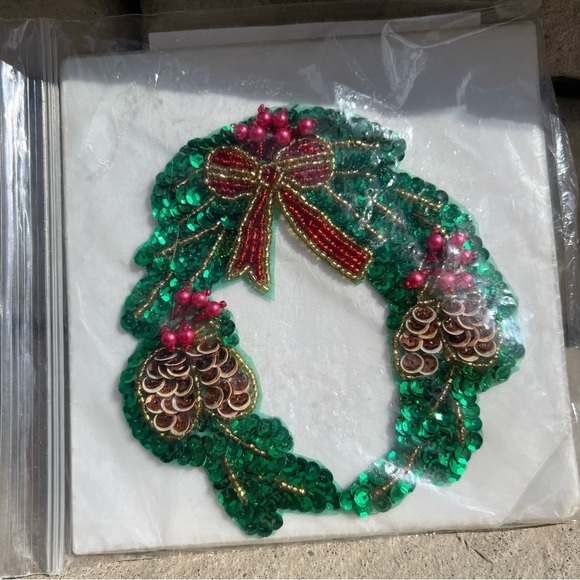 Vintage beaded embroidery applique Christmas ornament wreath - Picture 1 of 2